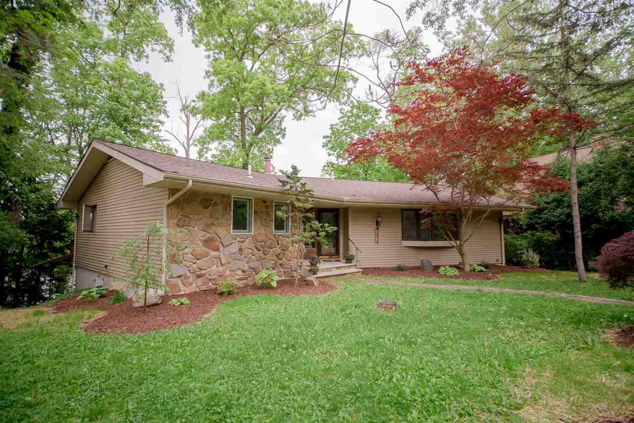 2275 E Crampton Rd, Columbia City, IN 46725