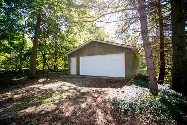 2275 E Crampton Rd, Columbia City, IN 46725