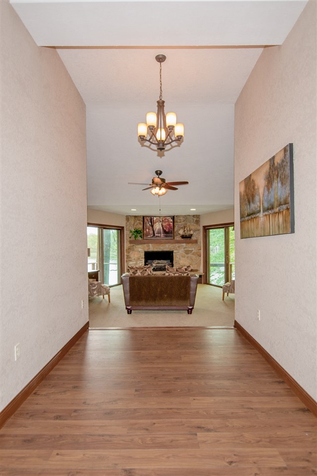 2275 E Crampton Rd, Columbia City, IN 46725