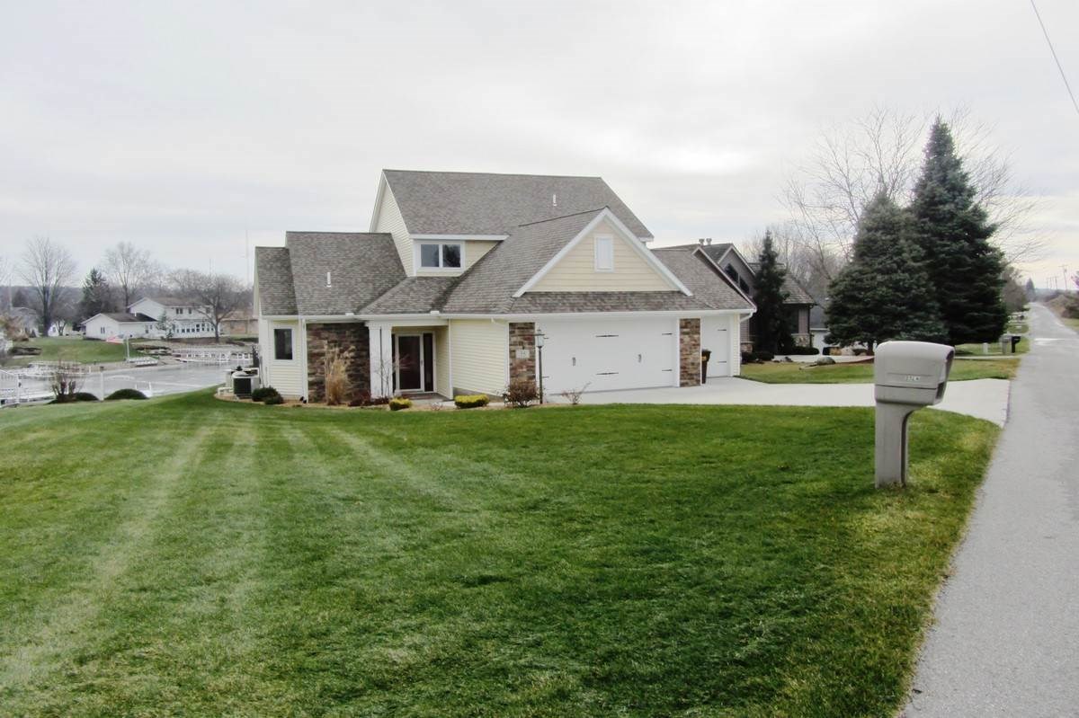 35 Lane 750 Snow Lk, Fremont, IN 46737
