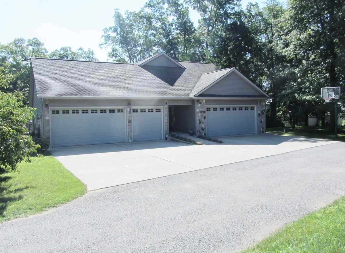 215 Lane 560 Lake James, Fremont, IN 46737