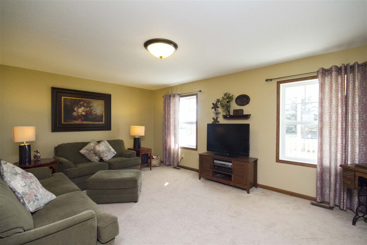 16109 Houk Rd, Hoagland, IN 46745