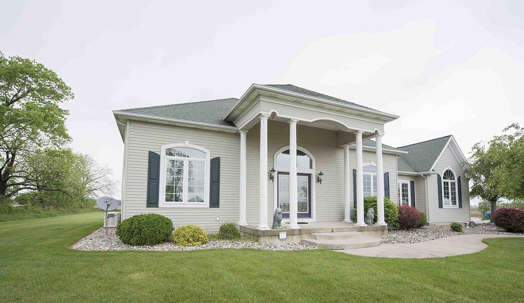 9655 E Swan Road, Laotto, IN 46763