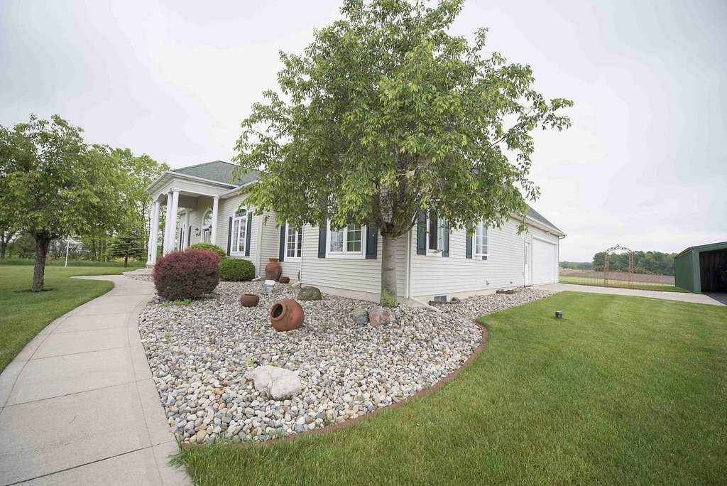 9655 E Swan Road, Laotto, IN 46763