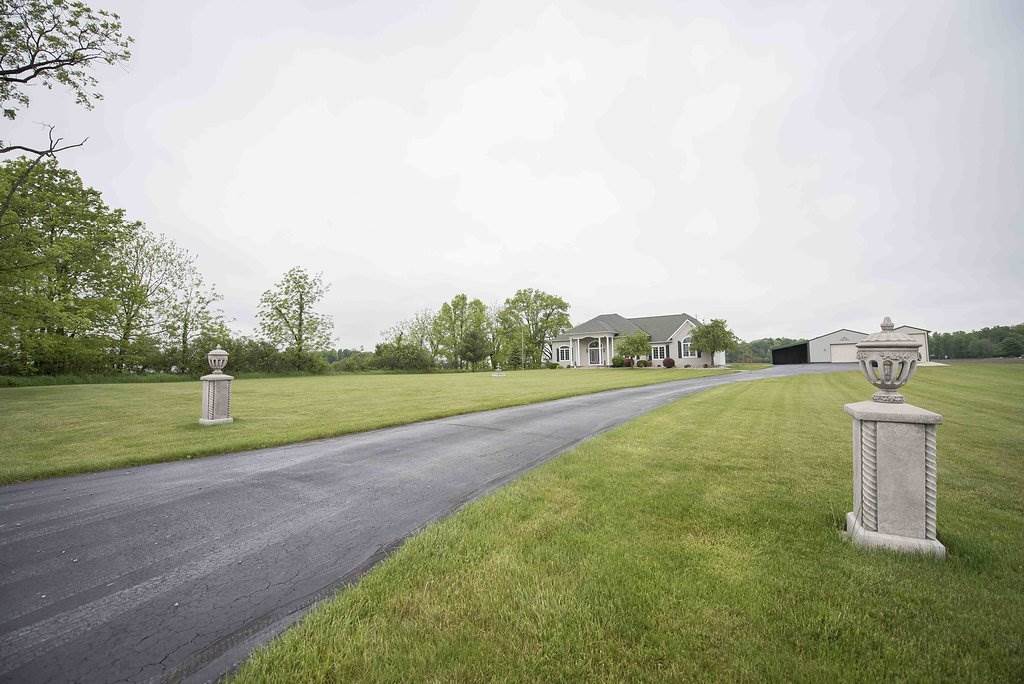 9655 E Swan Road, Laotto, IN 46763