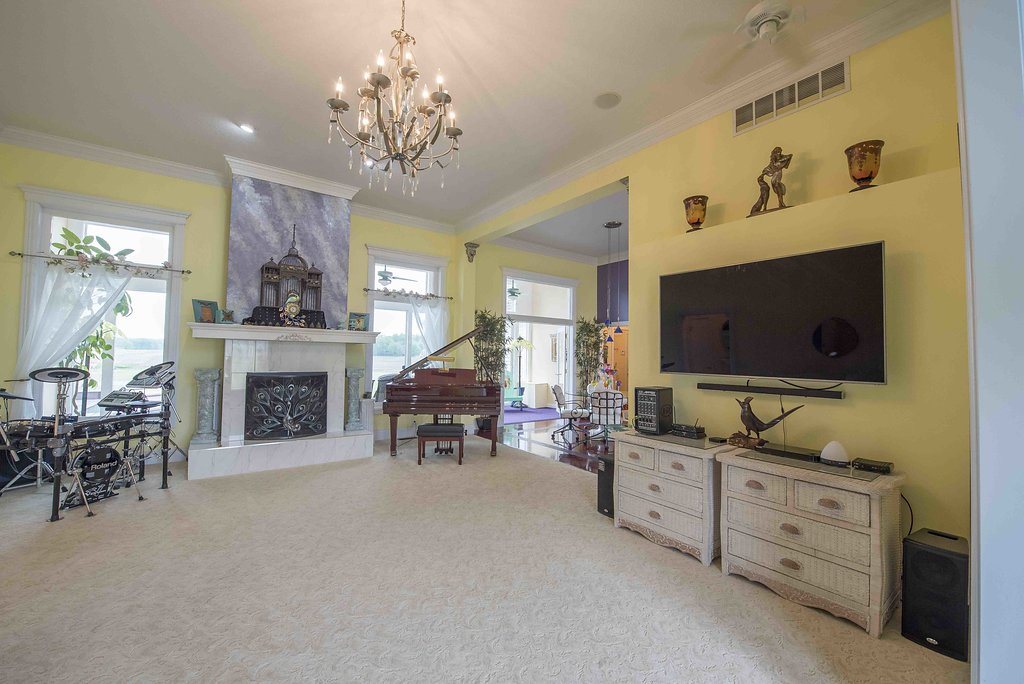 9655 E Swan Road, Laotto, IN 46763