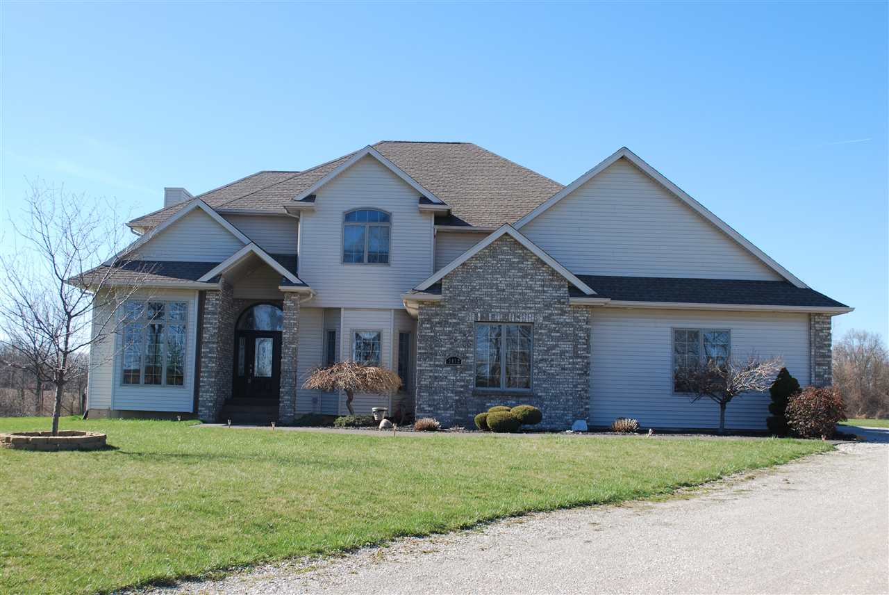 2472 W Waymire Rd, Angola, IN 46779
