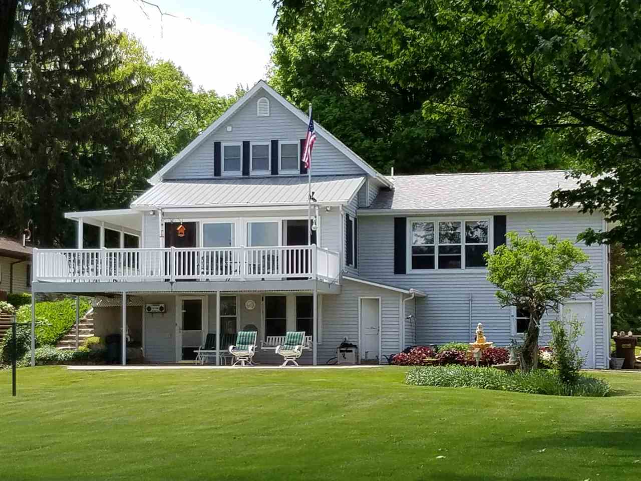 1255 E 700 S, Wolcottville, IN 46795