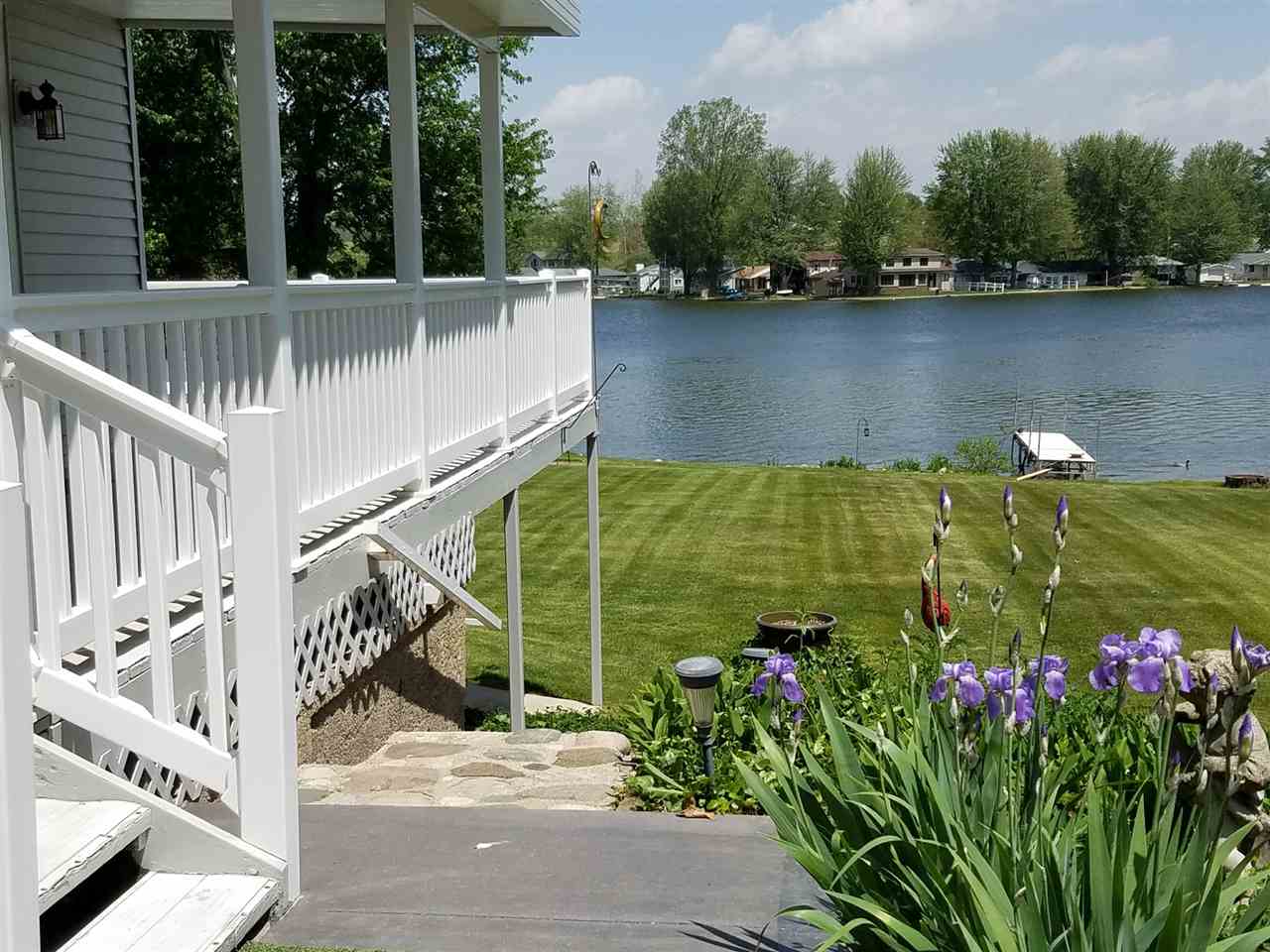 1255 E 700 S, Wolcottville, IN 46795