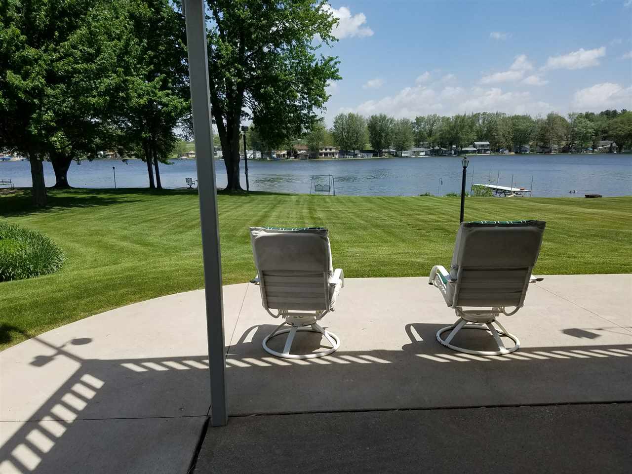 1255 E 700 S, Wolcottville, IN 46795