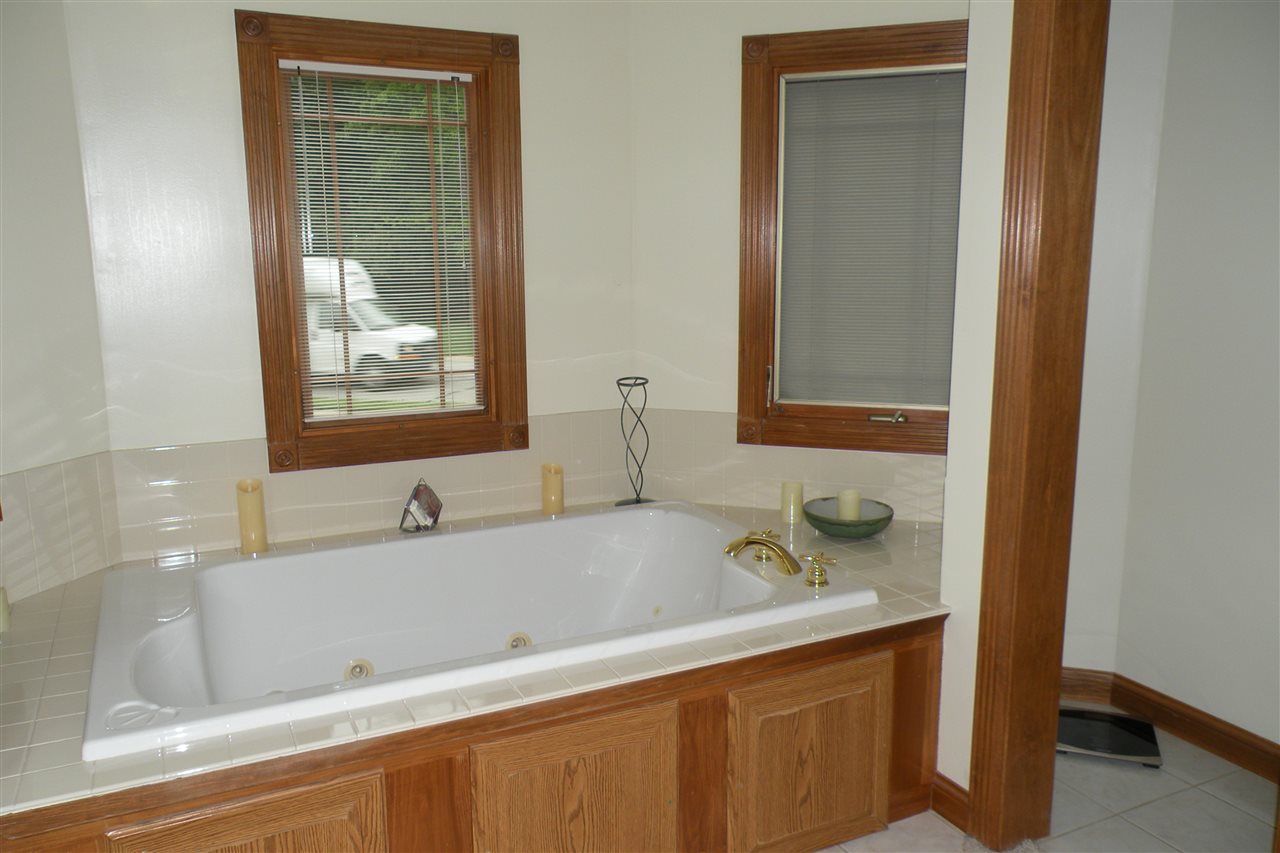8303 Norwood Ct, Fort Wayne, IN 46835