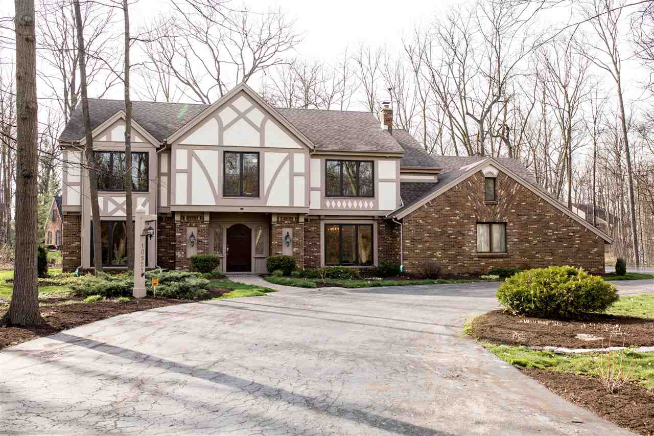 10521 Oaktree Road, Fort Wayne, IN 46845