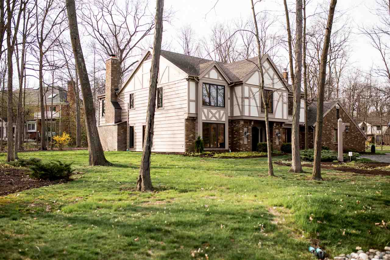 10521 Oaktree Road, Fort Wayne, IN 46845
