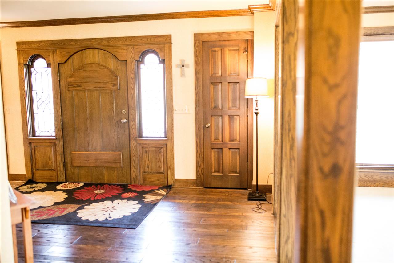 10521 Oaktree Road, Fort Wayne, IN 46845