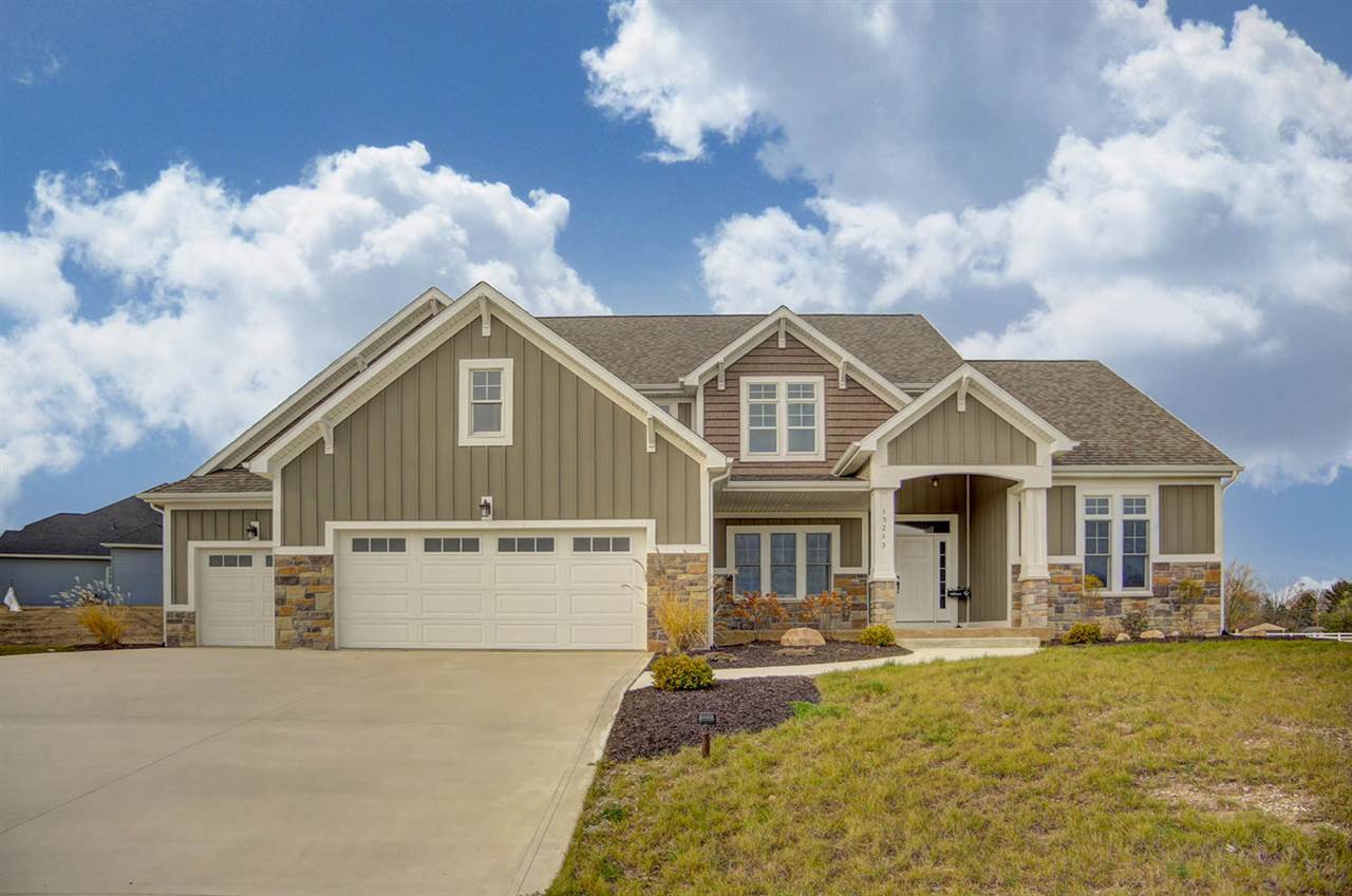 15213 Whisper Rock Boulevard, Fort Wayne, IN 46845