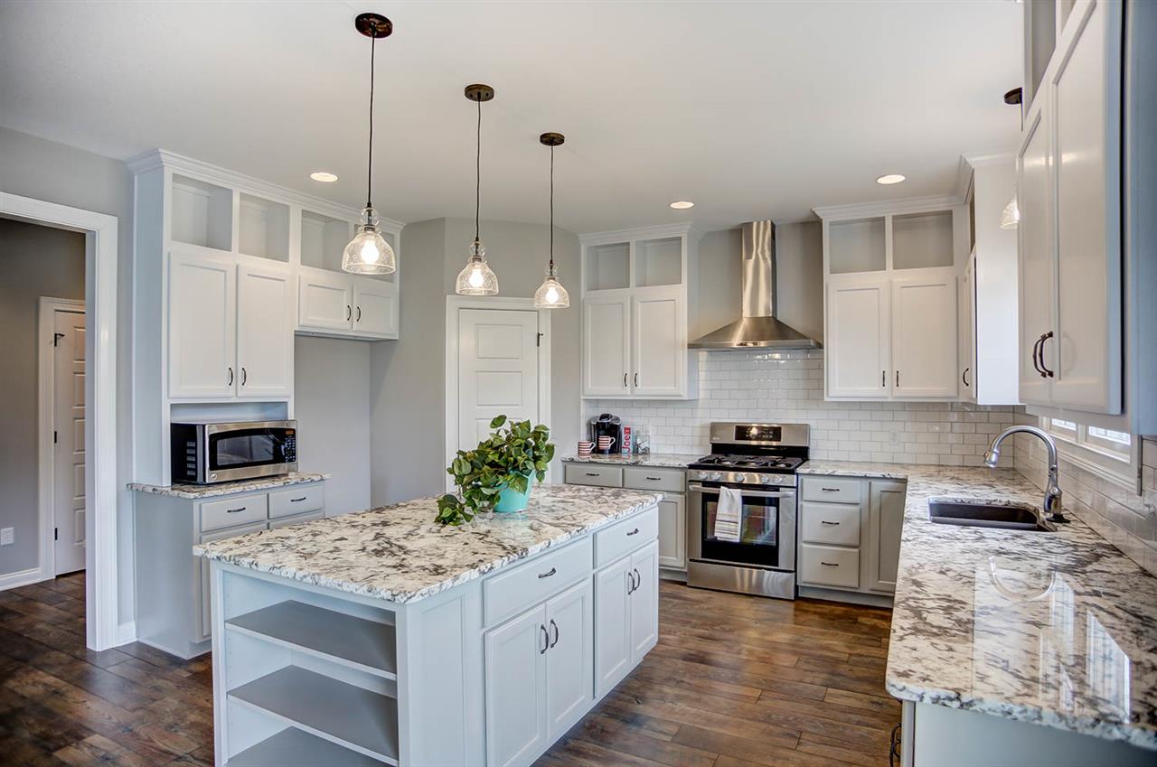15213 Whisper Rock Boulevard, Fort Wayne, IN 46845