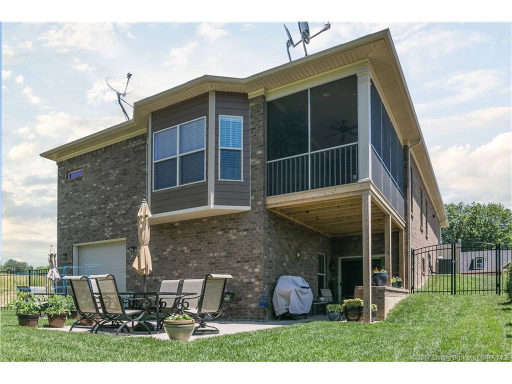 300 Tuscany Dr, Floyds Knobs, IN 47119