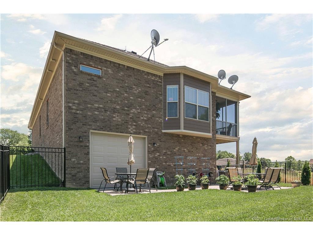 300 Tuscany Dr, Floyds Knobs, IN 47119