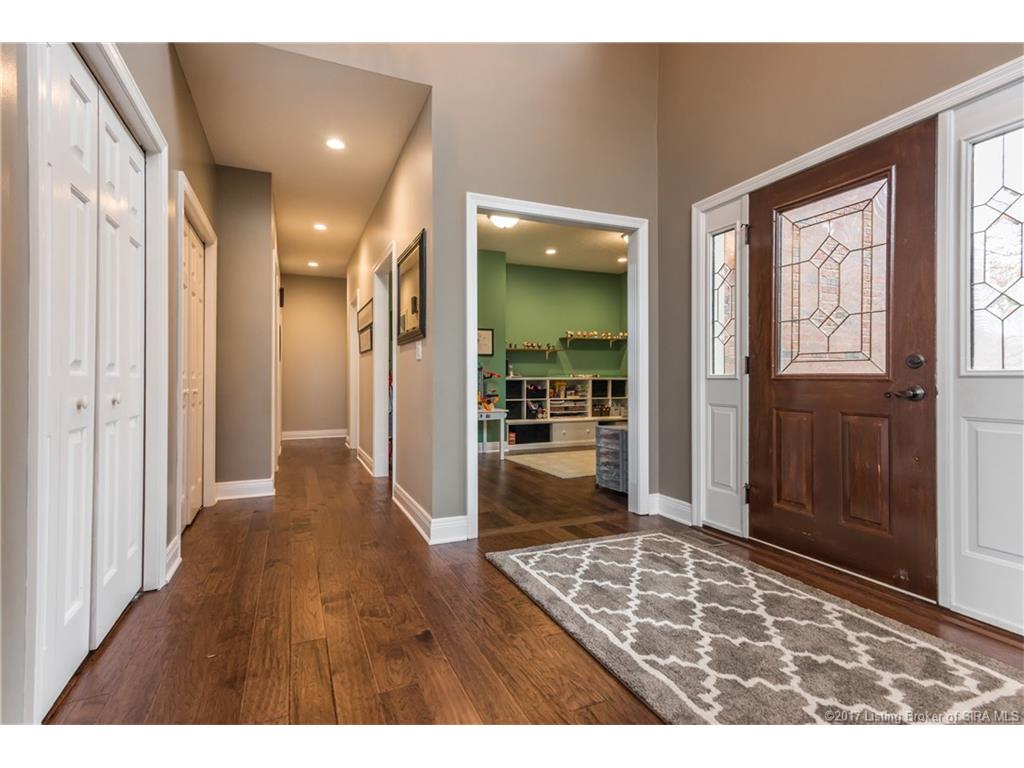 4111 Doe Ridge Dr, Floyds Knobs, IN 47119