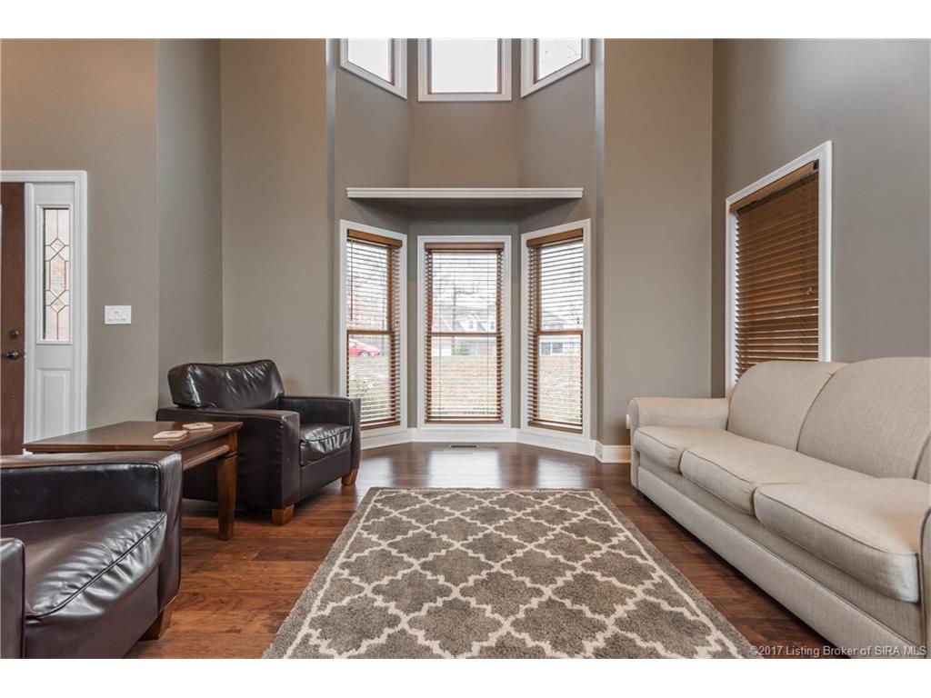 4111 Doe Ridge Dr, Floyds Knobs, IN 47119