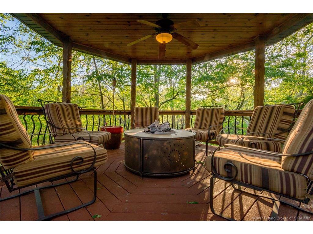 1407 Old State Rd, Henryville, IN 47126