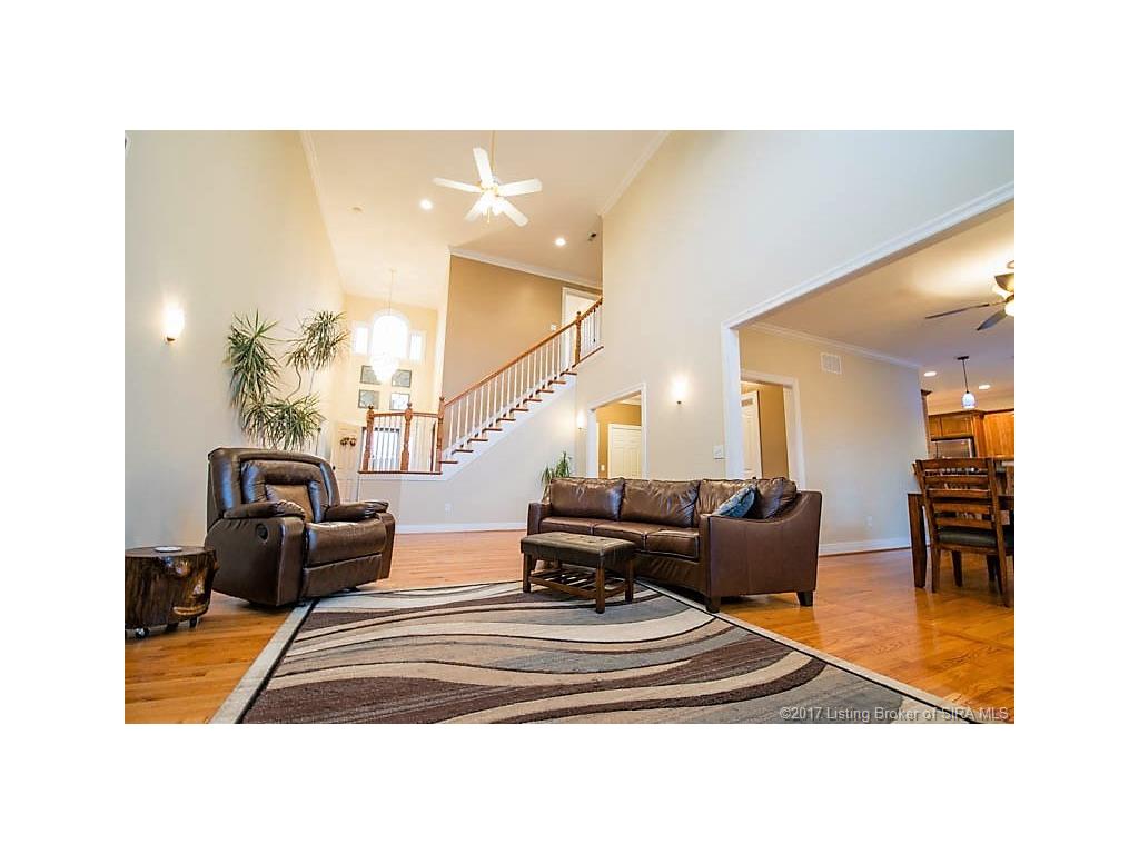 3002 Lake Vista Drive E, Jeffersonville, IN 47130
