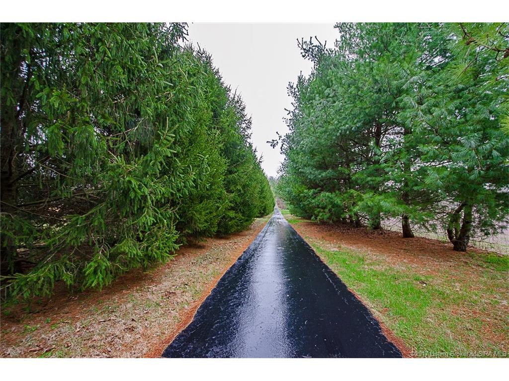 11333 Bear Creek Road, Pekin, IN 47165