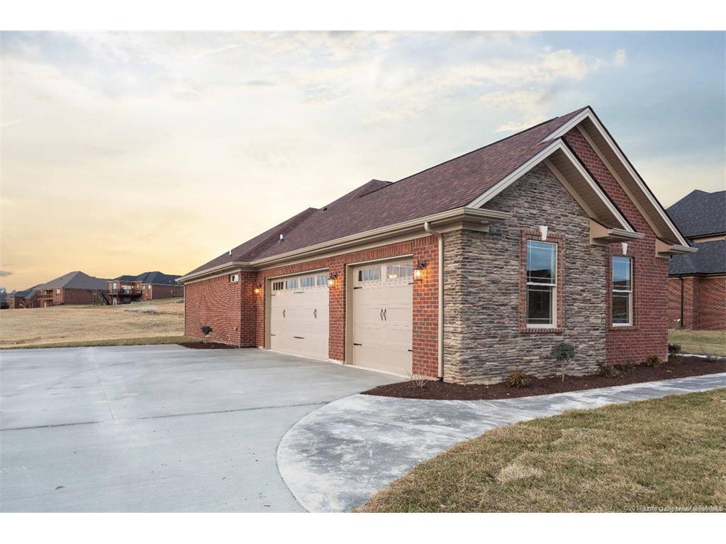 11022 Lo Winged Foot Dr, Sellersburg, IN 47172