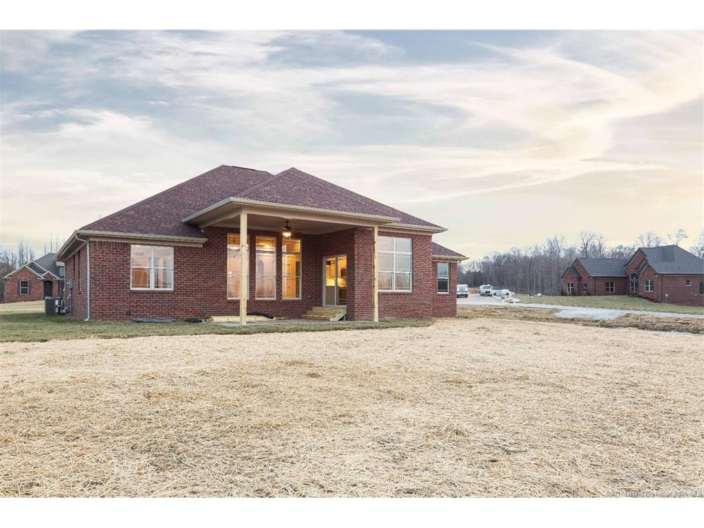 11022 Lo Winged Foot Dr, Sellersburg, IN 47172