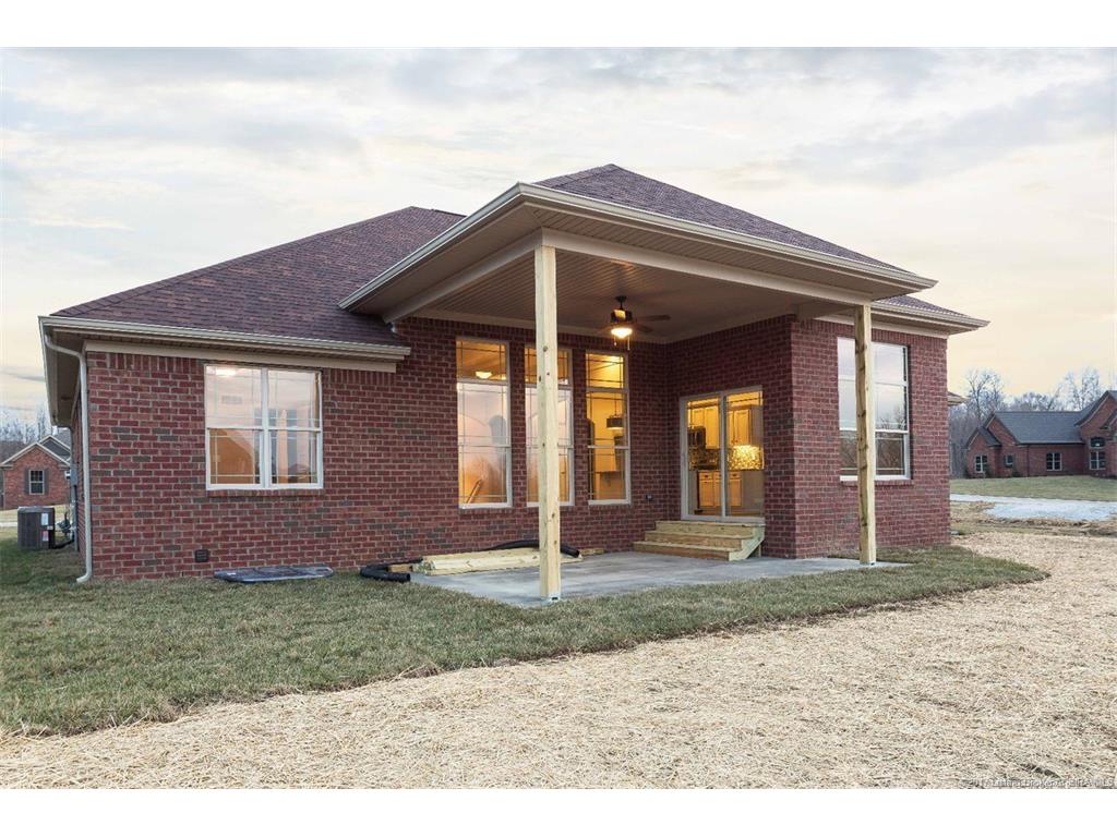 11022 Lo Winged Foot Dr, Sellersburg, IN 47172