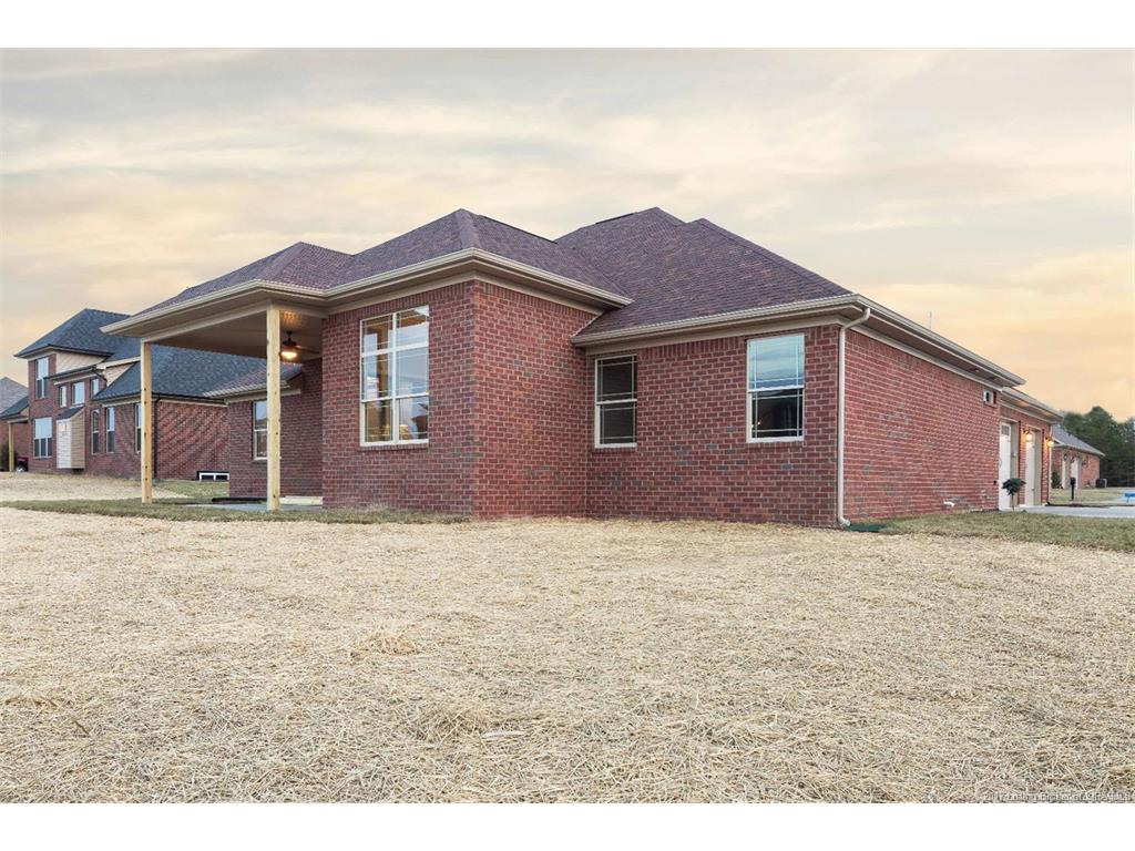 11022 Lo Winged Foot Dr, Sellersburg, IN 47172