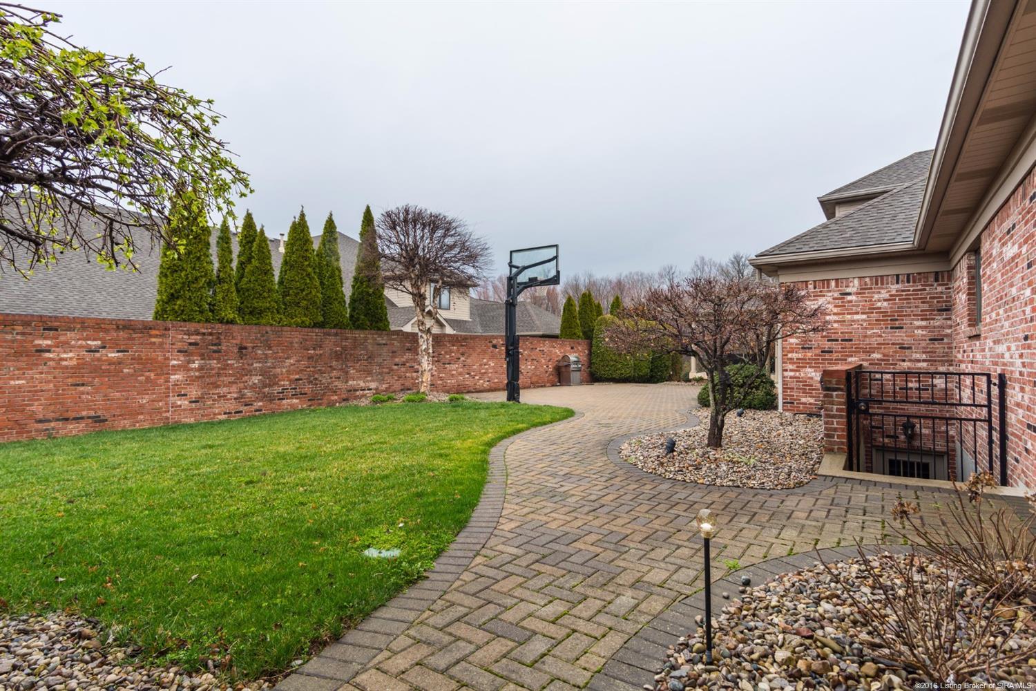 12209 Bridgeway Court, Sellersburg, IN 47172