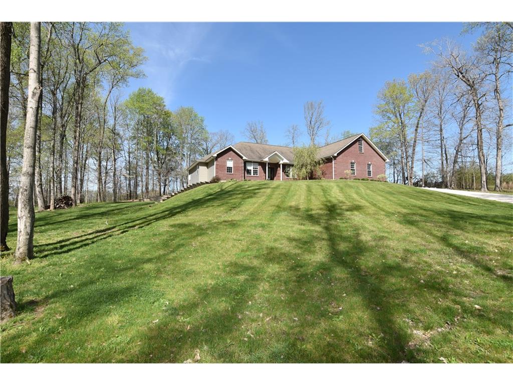 8050 West West Pointe Drive, Columbus, IN 47201
