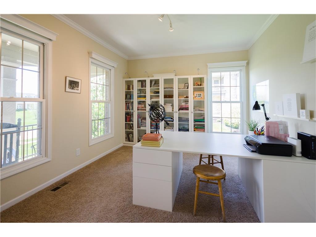 6030 WATERSIDE Drive, Columbus, IN 47201