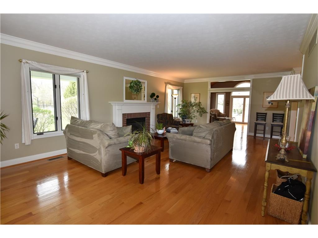 1516 North Meadows Court, Columbus, IN 47203
