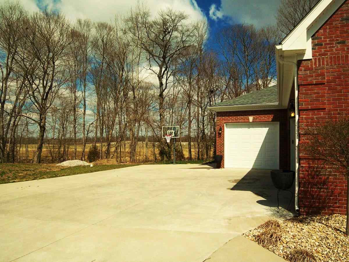643 Whitier Drive, Seymour, IN 47274