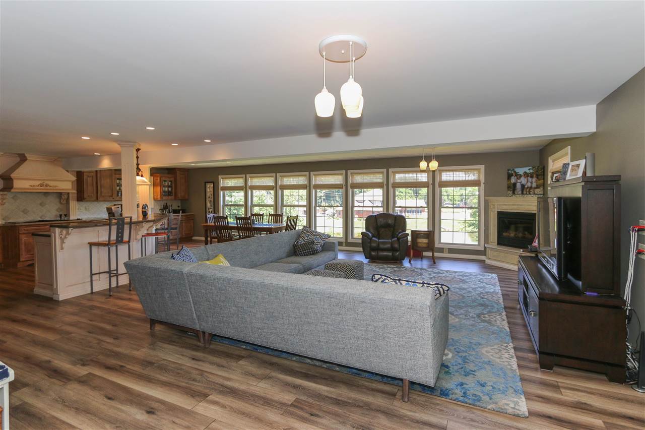 661 WHITTIER DR, Seymour, IN 47274