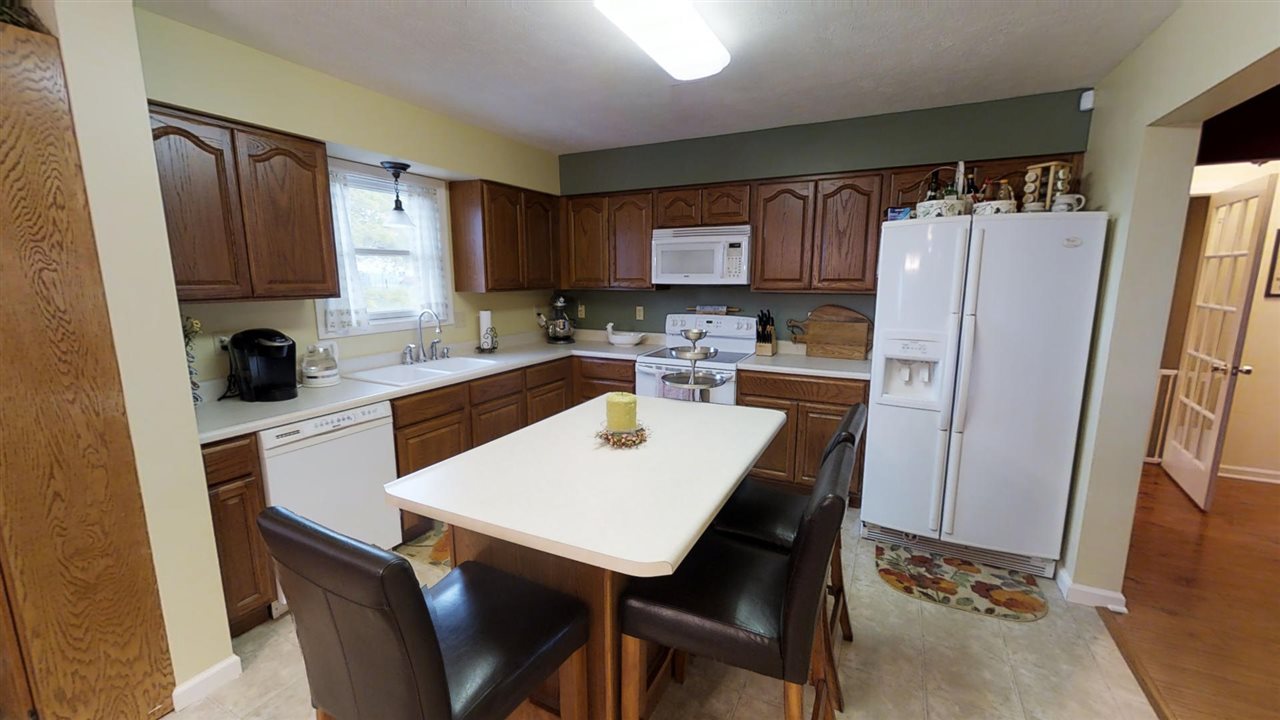 106 W Kenna Lane, Parker City, IN 47368