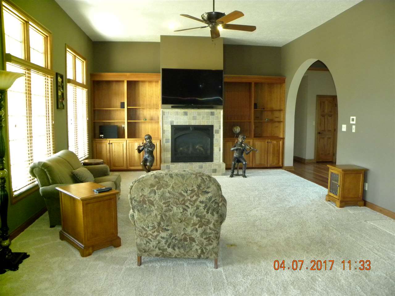 12121 W Woodcreek Dr, Yorktown, IN 47396