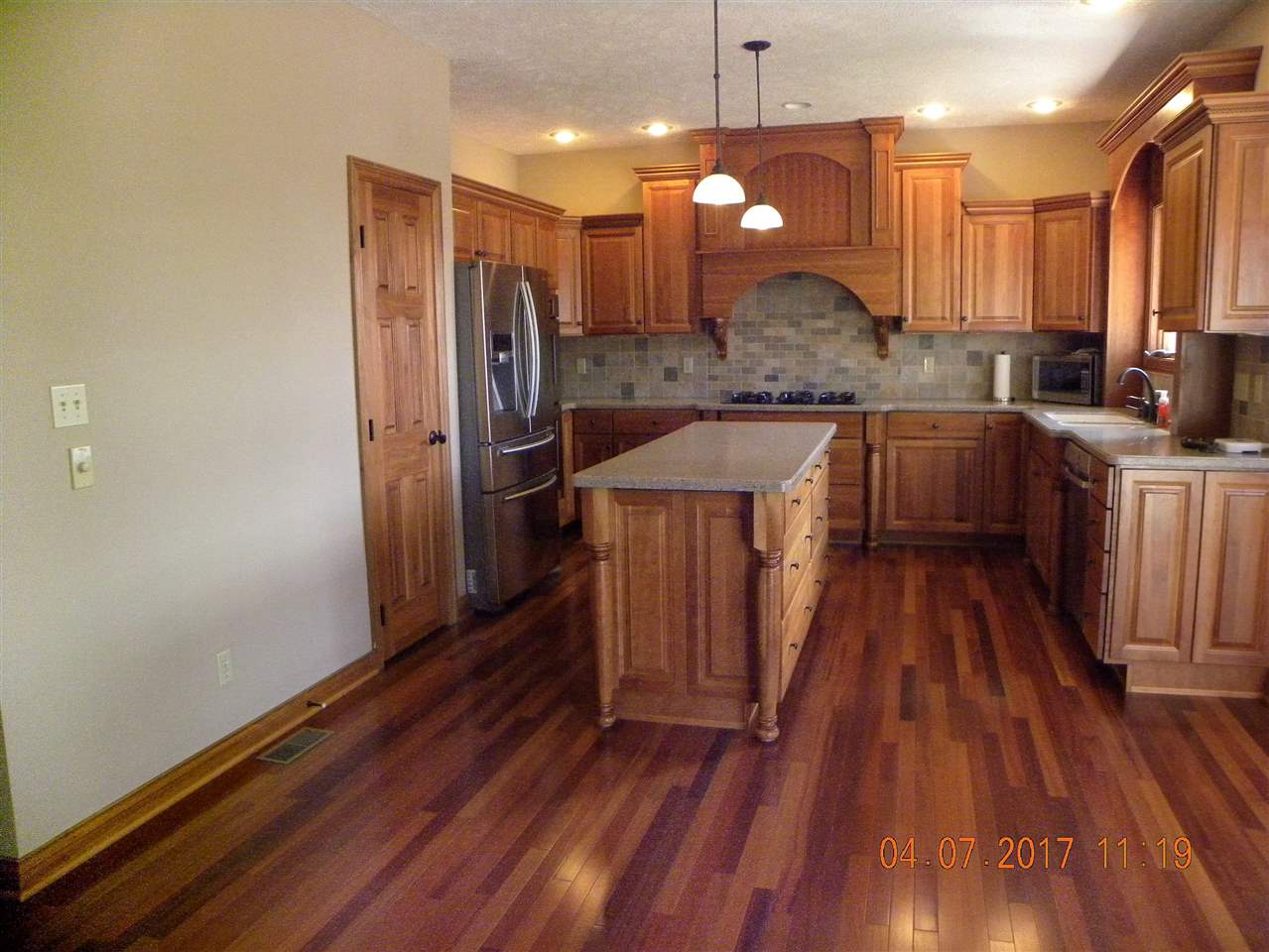 12121 W Woodcreek Dr, Yorktown, IN 47396