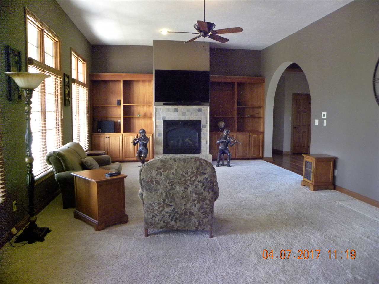 12121 W Woodcreek Dr, Yorktown, IN 47396