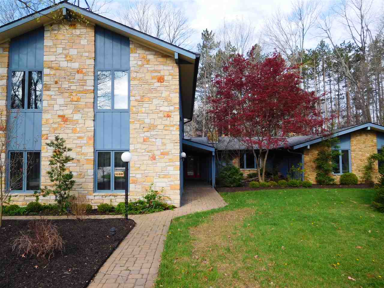 1520 S Woodruff Ln, Bloomington, IN 47401