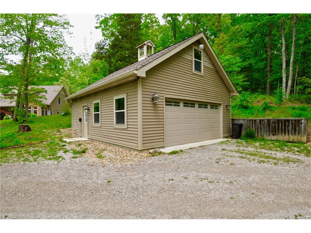 796 Harrison Ridge Road, Nashville, IN 47448