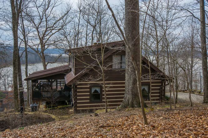 9000 Emerald Court, Nashville, IN 47448