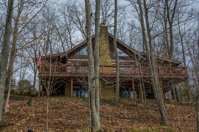 9000 Emerald Court, Nashville, IN 47448