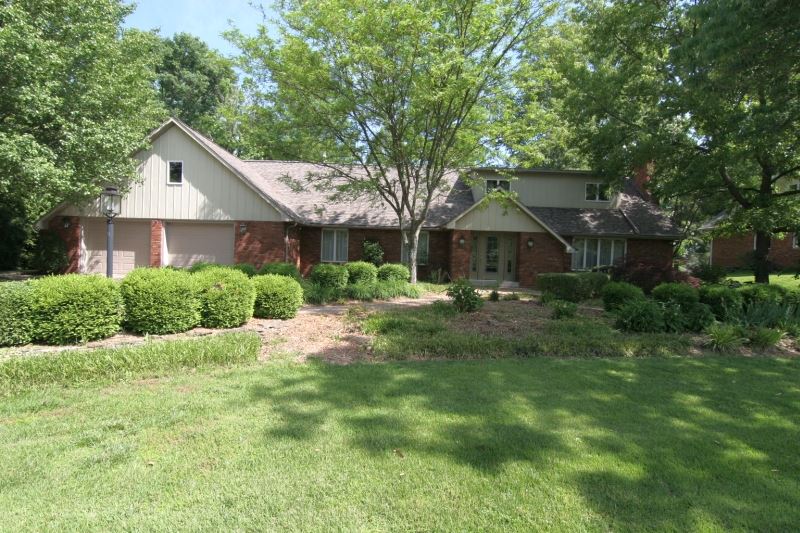 1028 Kuebler Place, Jasper, IN 47546
