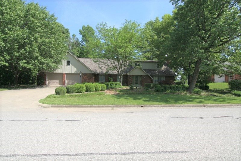 1028 Kuebler Place, Jasper, IN 47546