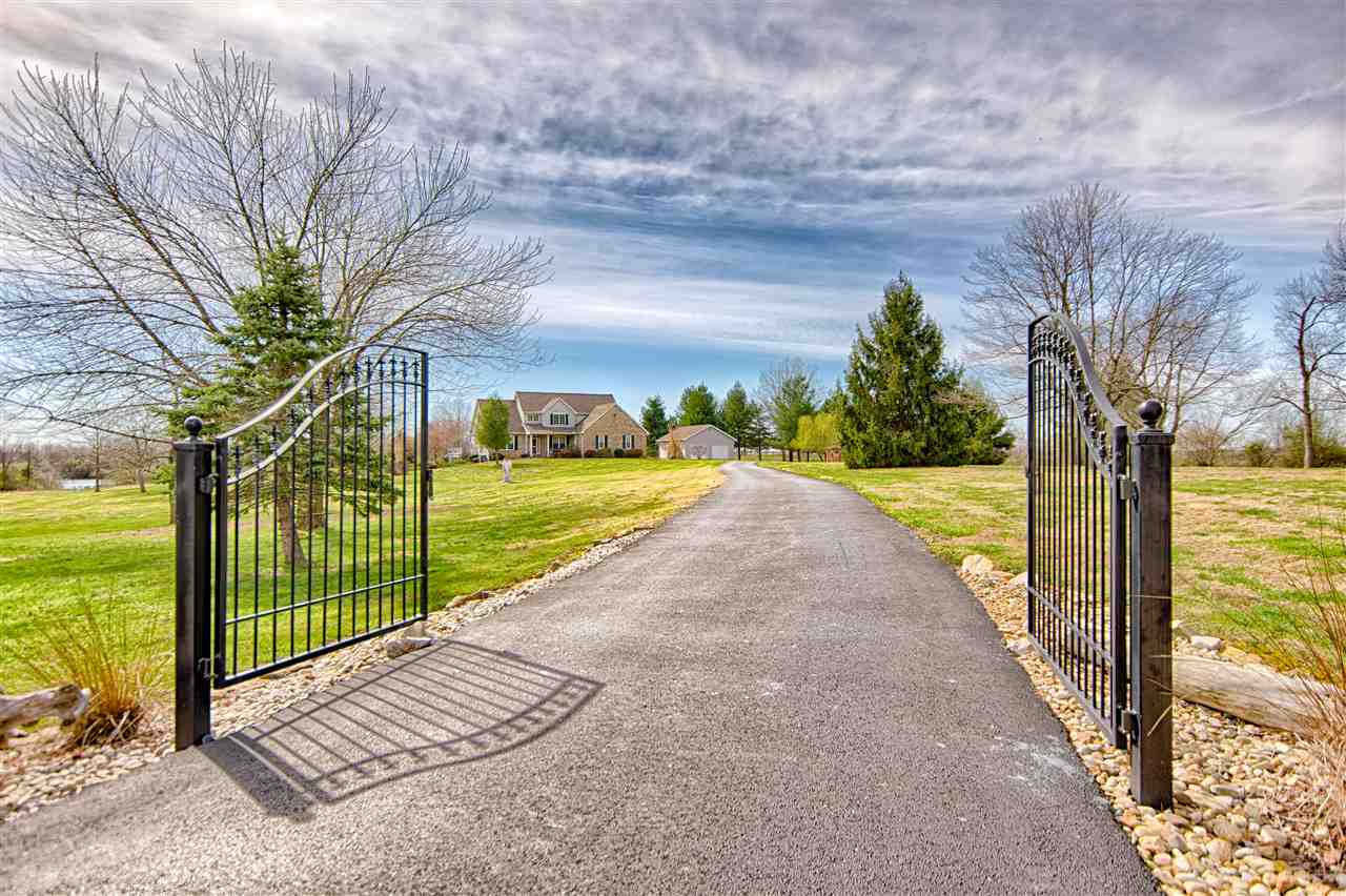 2055 S Center Rd, Boonville, IN 47601