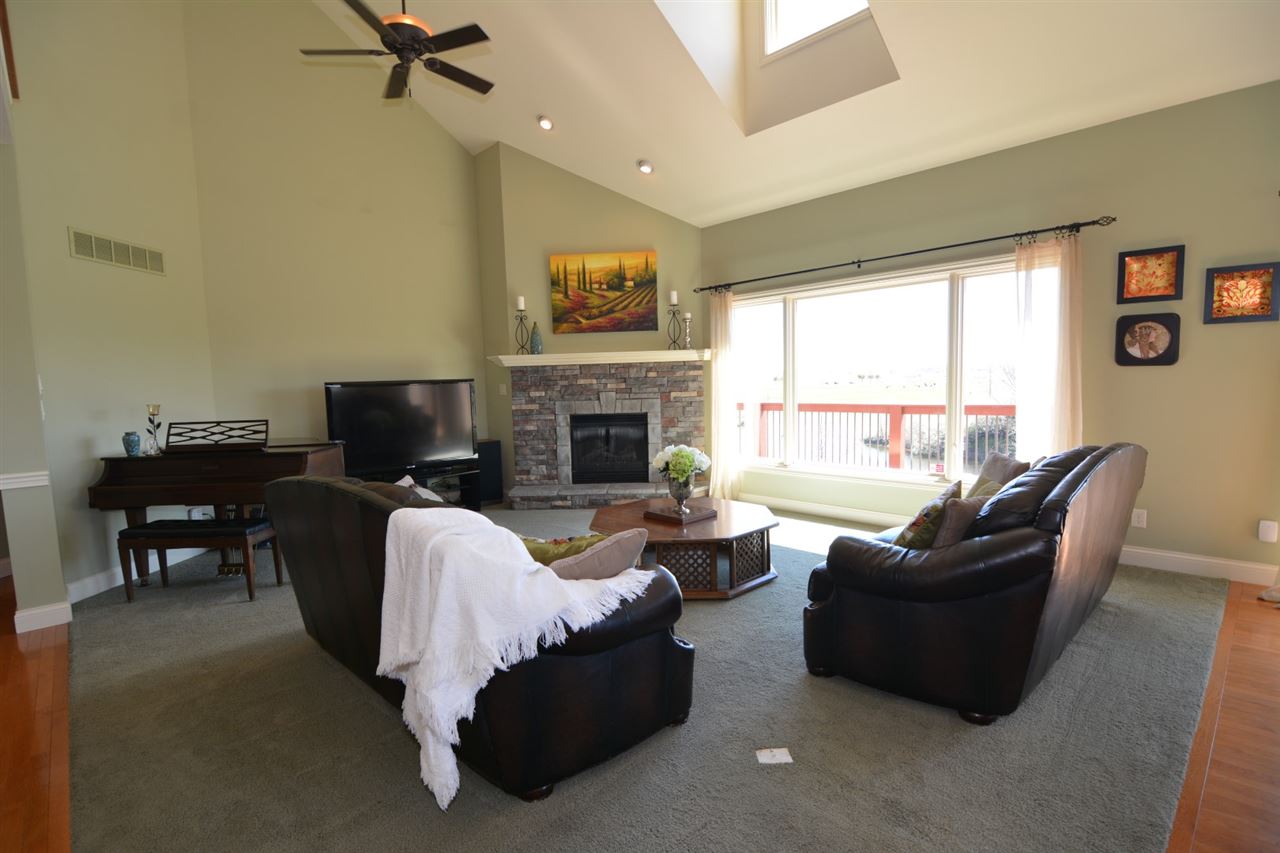 5599 Victoria Bluffs, Newburgh, IN 47630