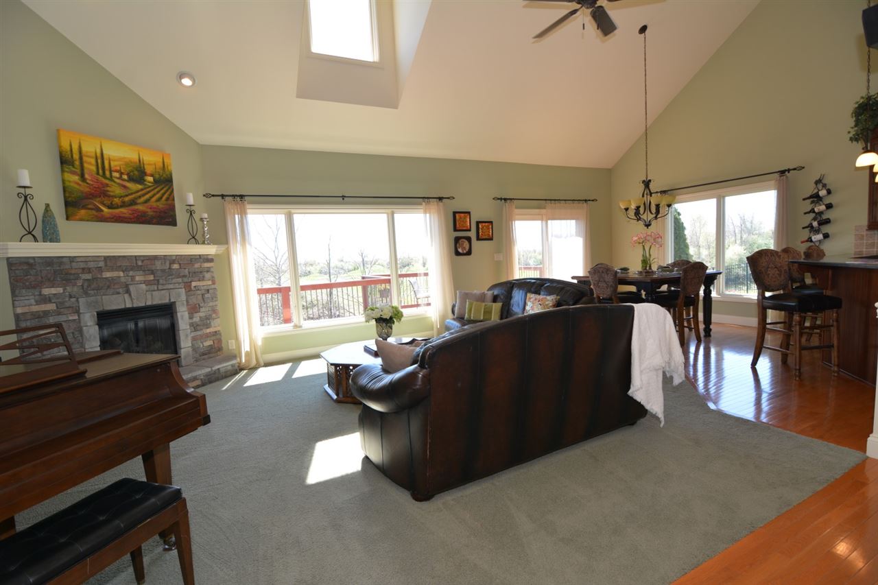 5599 Victoria Bluffs, Newburgh, IN 47630